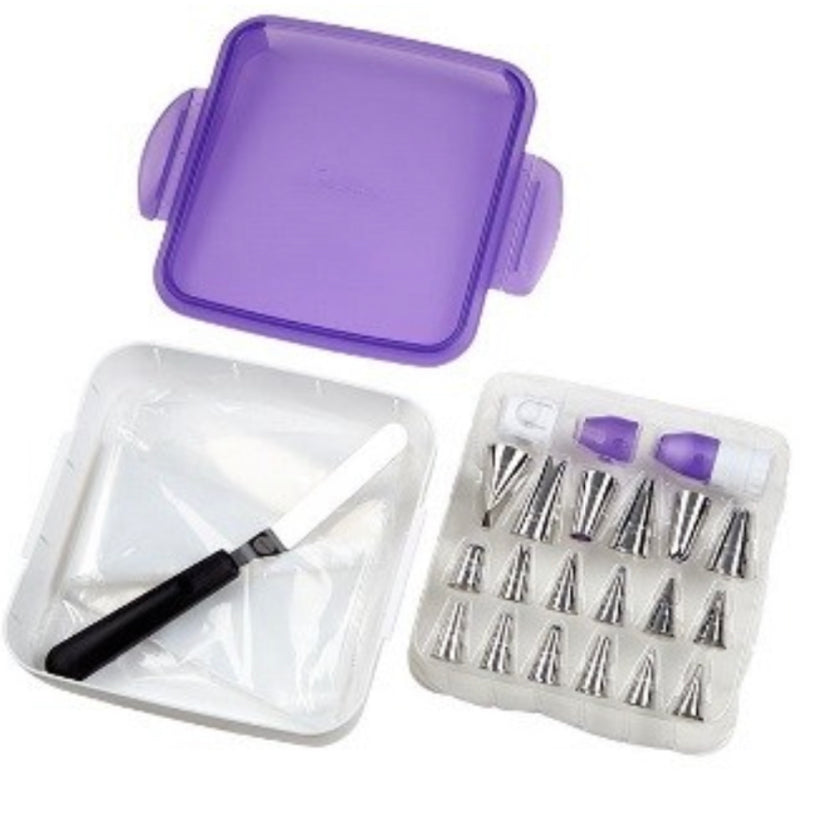 Wilton 46 Piece Deluxe Decorating Set