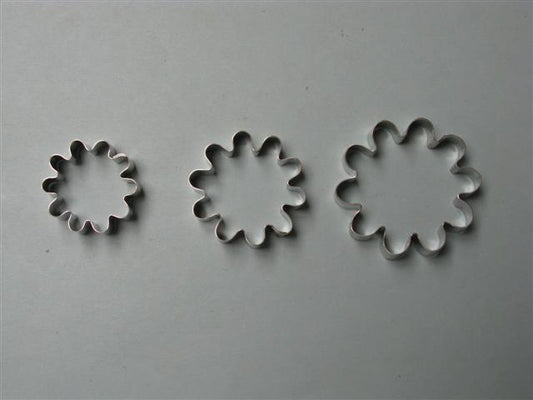 Carnation Cutters set of 3 c511